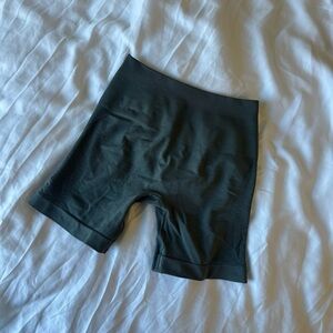 Alphalete 5” Contour Shorts Skycraper XS